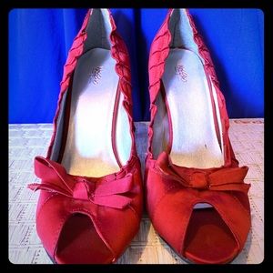 Size 8.5/9 Red peep toe pumps
